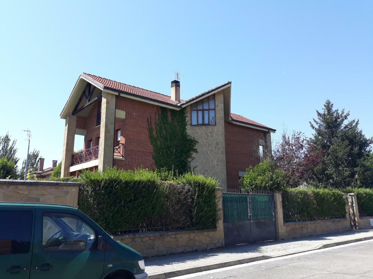 Preciosa casa independiente con piscina cubierta y gran jardín privados Haro Exterior foto